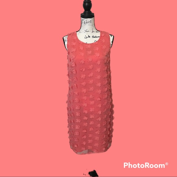 Karl Lagerfeld Dresses & Skirts - Karl Lagerfeld peach 3d floral sleeveless shift dress